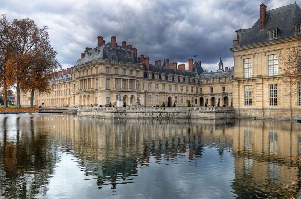 découvrez les palaces incontournables en france, alliant luxe, histoire et raffinement pour une expérience d'exception.